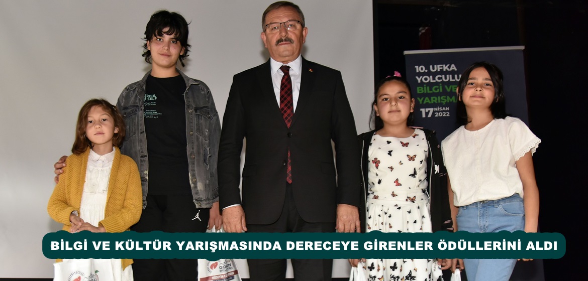 BİLGİ VE KÜLTÜR YARIŞMASINDA DERECEYE GİRENLER ÖDÜLLERİNİ ALDI.