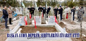 BAŞKAN AYDIN DEPREM ŞEHİTLERİNİ ZİYARET ETTİ.