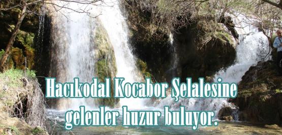 Hacıkodal Kocabor Şelalesine gelenler huzur buluyor.